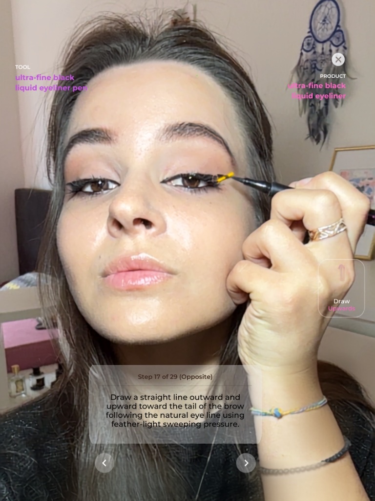 UR Artist AR Tutorial Guidance: Precision Winged Eyeliner Step